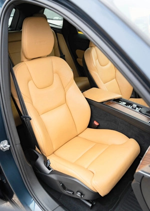 Volvo XC 60 cena 156000 przebieg: 56000, rok produkcji 2019 z Białystok małe 781